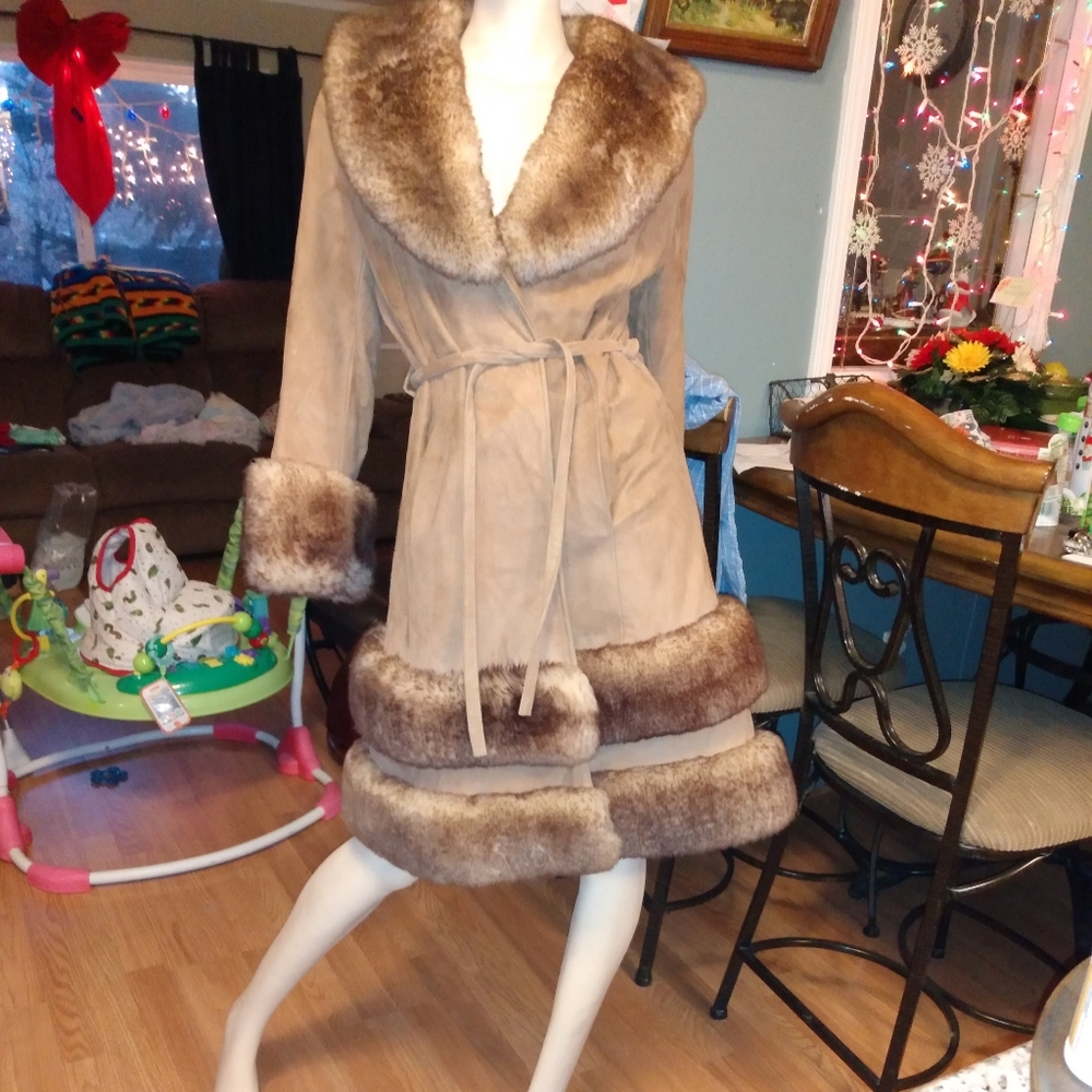 MAKE OFFER🤩Vintage Suede, satin & shearling coat.